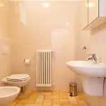 Lory, Apartmán Domaso