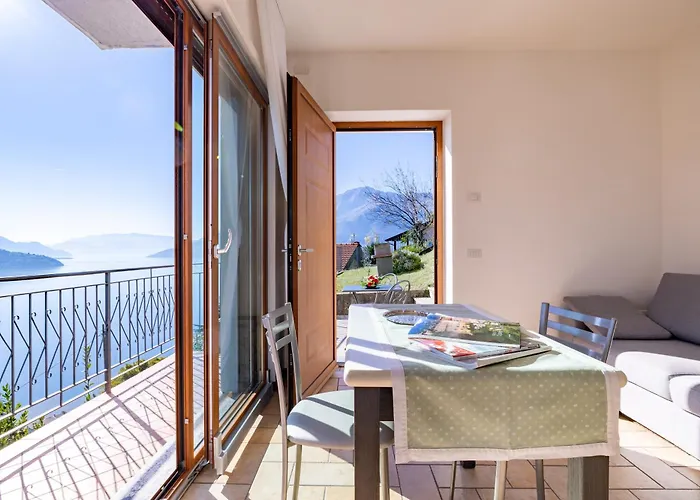 Lory, Apartment Domaso